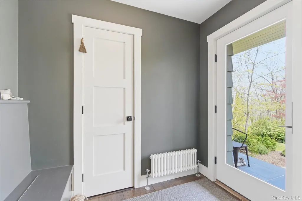 19 Erick Court Cold Spring Harbor NY 11724