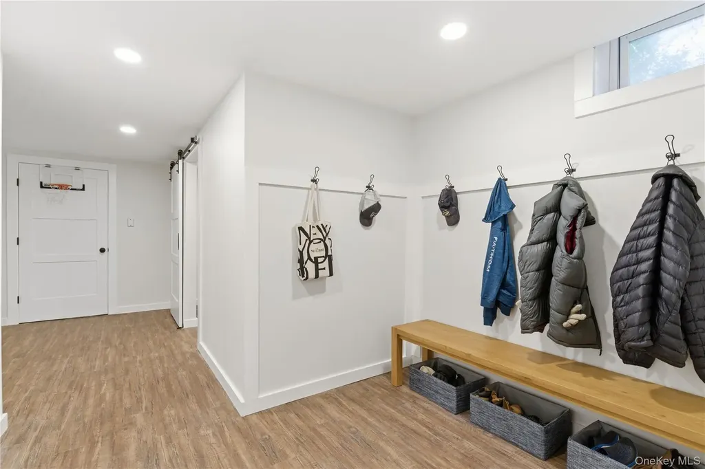 19 Erick Court Cold Spring Harbor NY 11724
