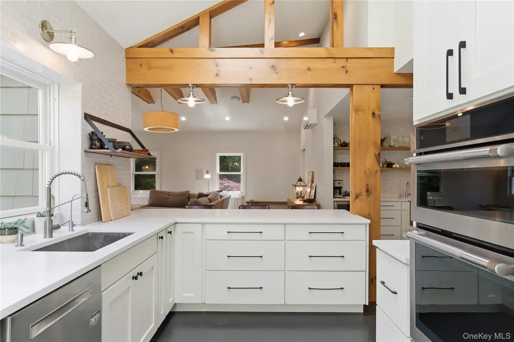 19 Erick Court Cold Spring Harbor NY 11724