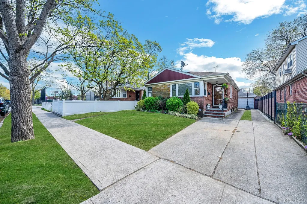 26016 80th Avenue Glen Oaks NY 11004