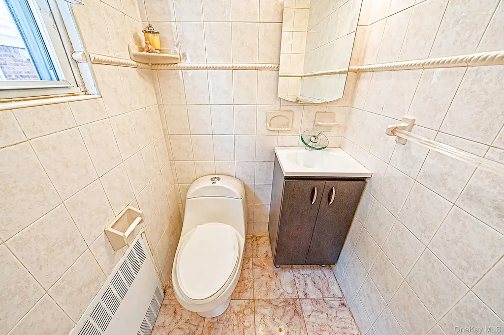 26016 80th Avenue Glen Oaks NY 11004