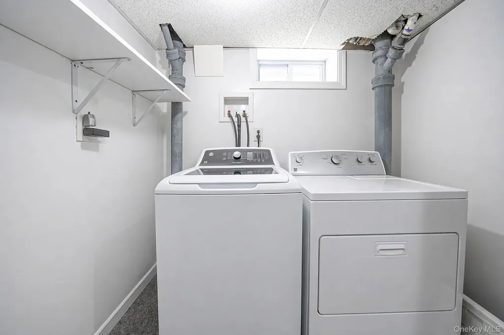 26016 80th Avenue Glen Oaks NY 11004
