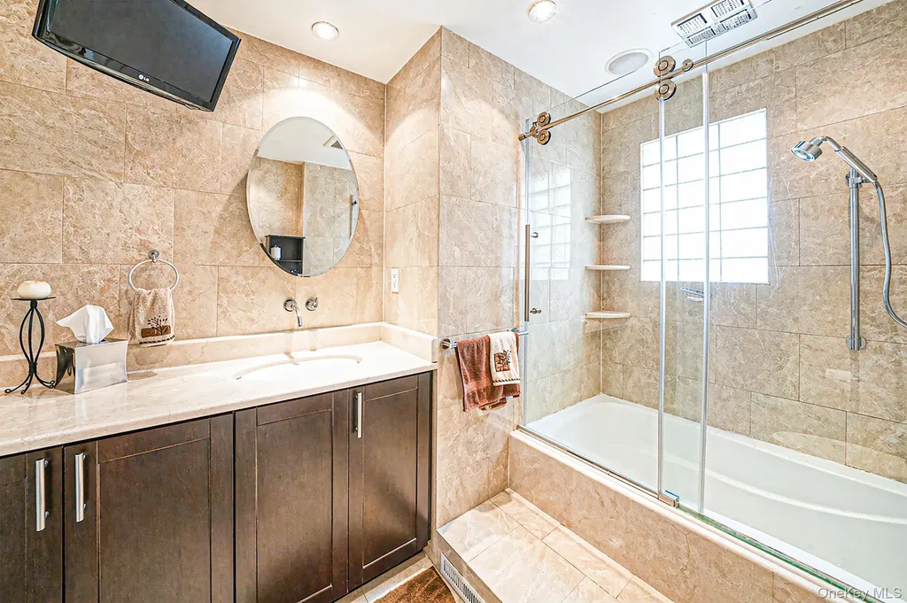 26016 80th Avenue Glen Oaks NY 11004