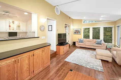 121 Washburn Road Briarcliff Manor NY 10510