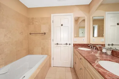 121 Washburn Road Briarcliff Manor NY 10510