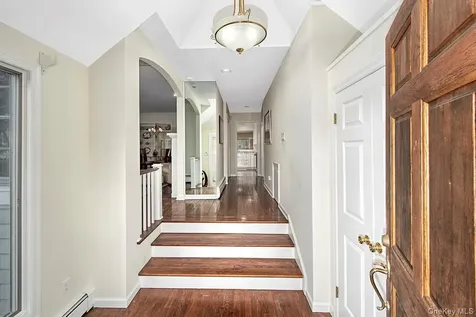 121 Washburn Road Briarcliff Manor NY 10510