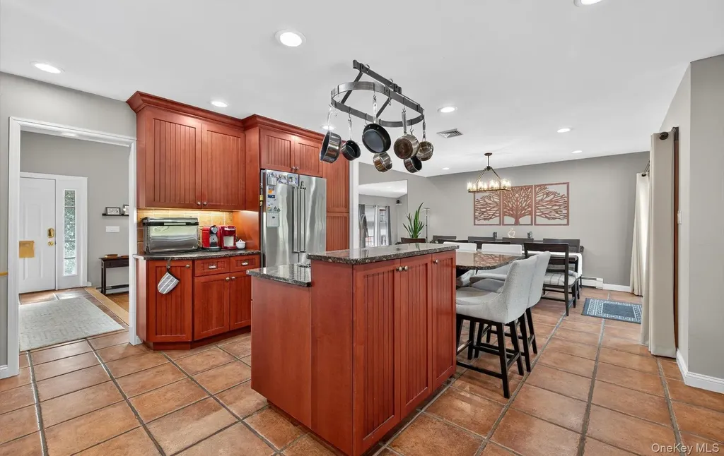 10 Sorgi Court Plainview NY 11803