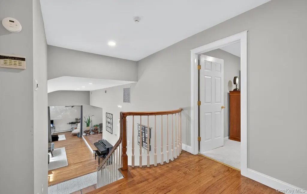 10 Sorgi Court Plainview NY 11803