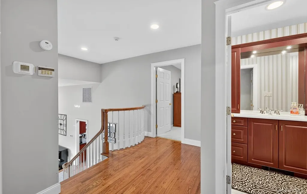 10 Sorgi Court Plainview NY 11803
