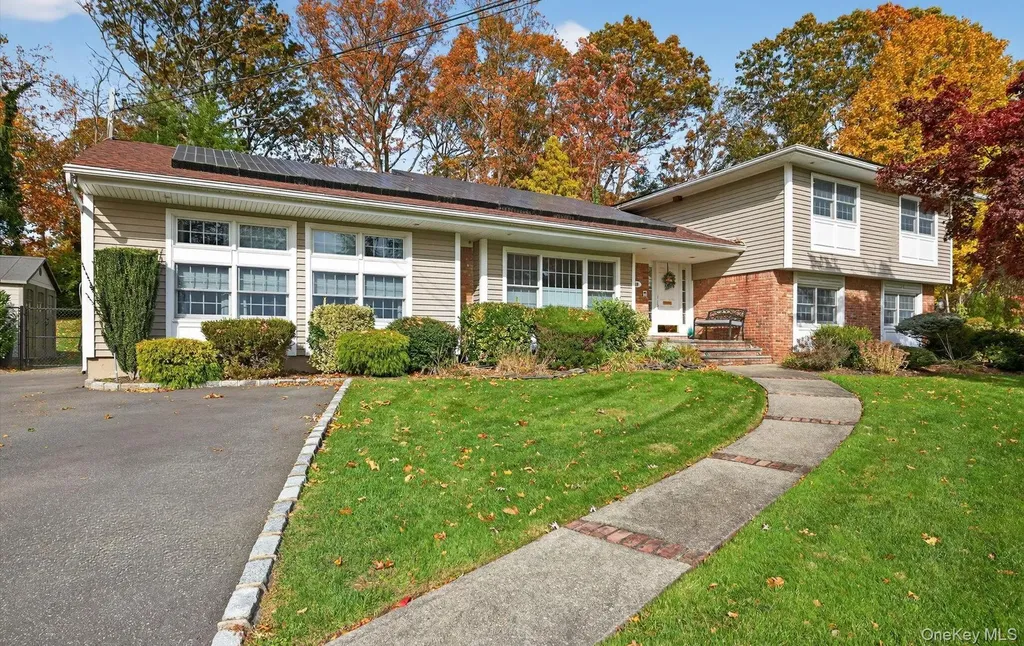 10 Sorgi Court Plainview NY 11803