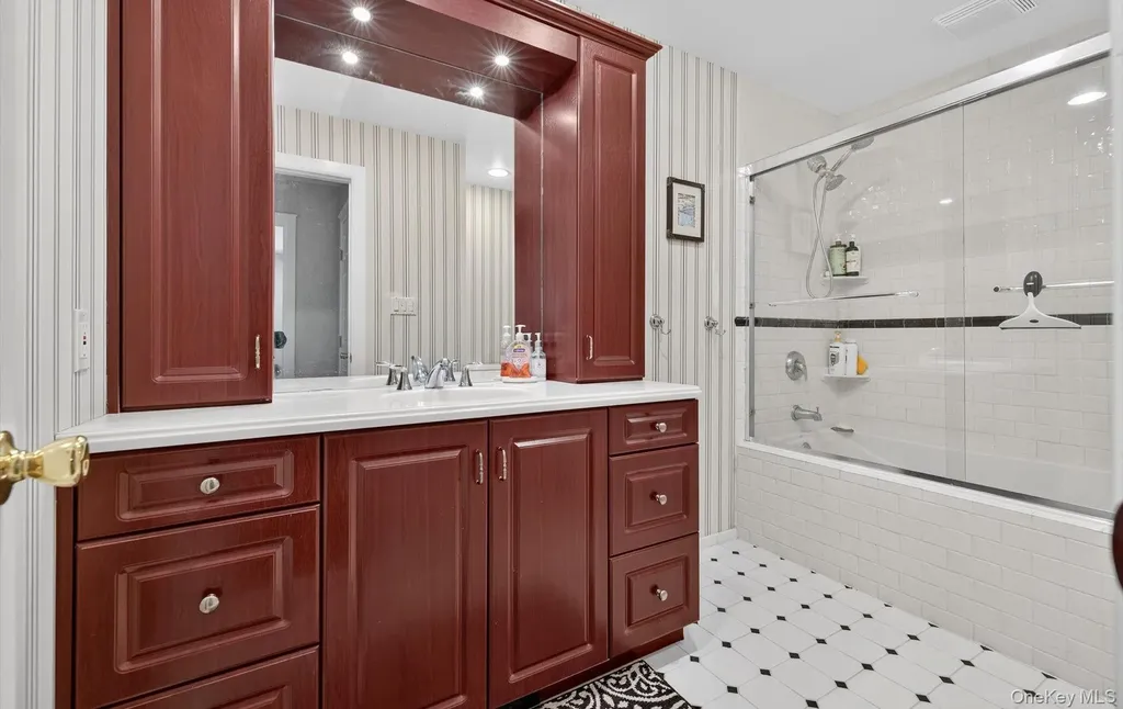 10 Sorgi Court Plainview NY 11803