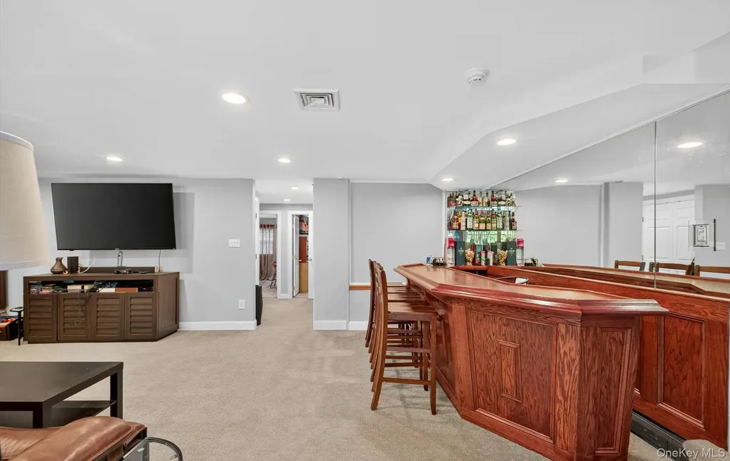 10 Sorgi Court Plainview NY 11803