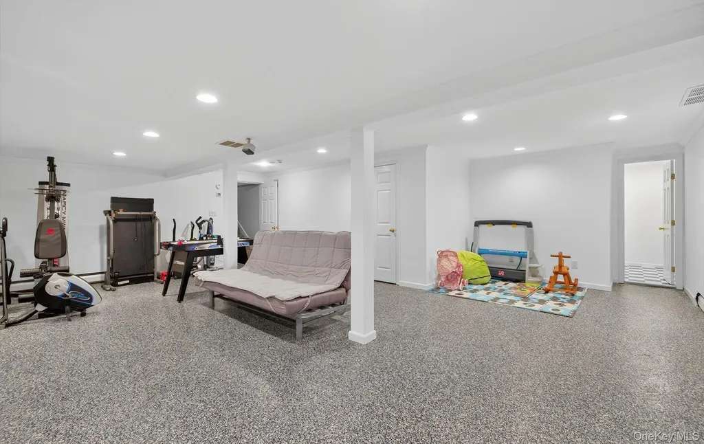 10 Sorgi Court Plainview NY 11803