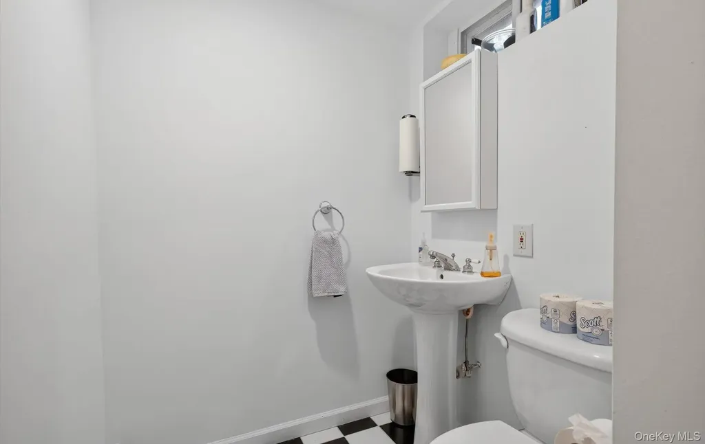 10 Sorgi Court Plainview NY 11803
