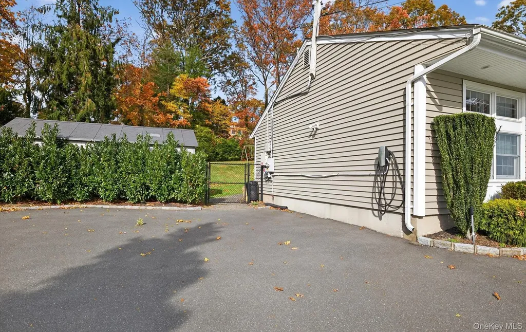 10 Sorgi Court Plainview NY 11803