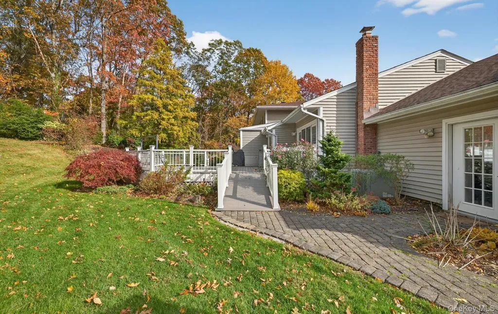 10 Sorgi Court Plainview NY 11803