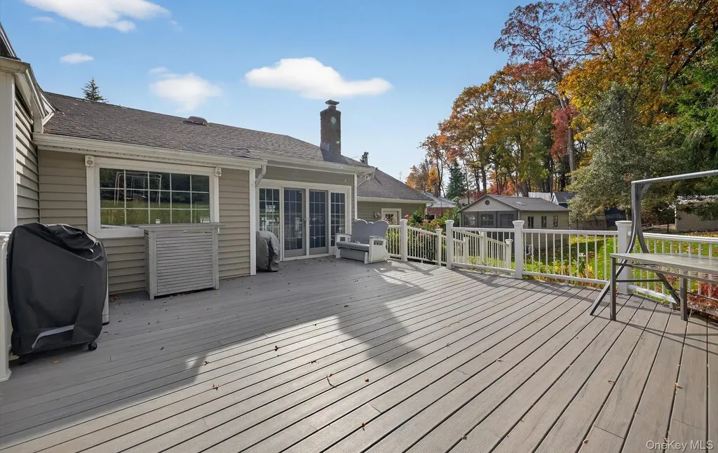 10 Sorgi Court Plainview NY 11803