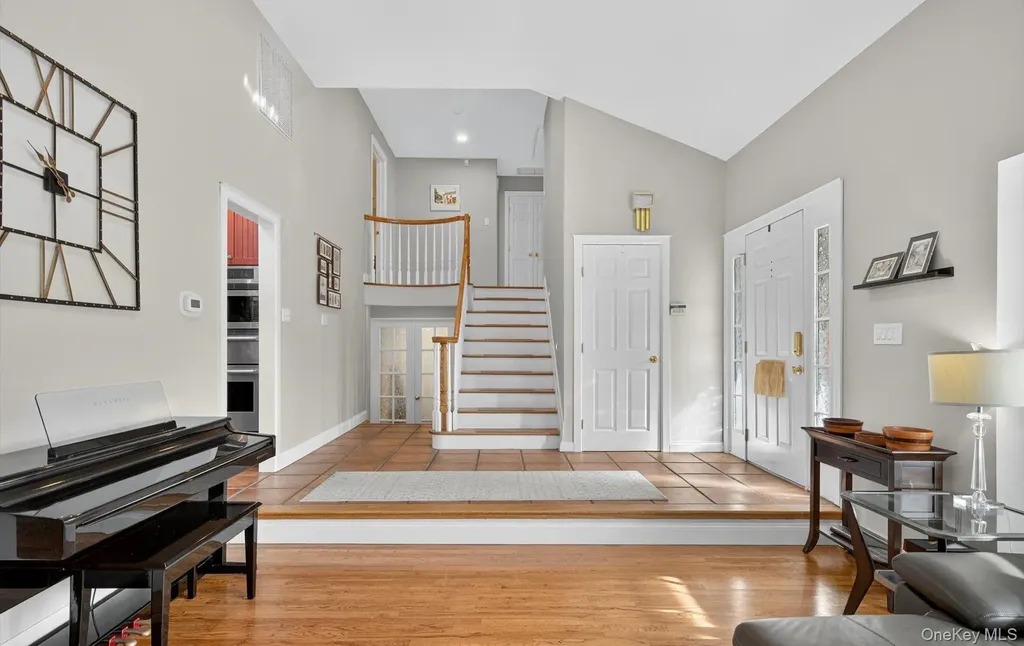 10 Sorgi Court Plainview NY 11803