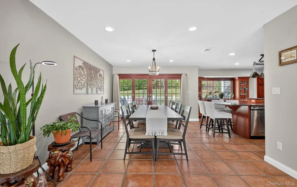 10 Sorgi Court Plainview NY 11803