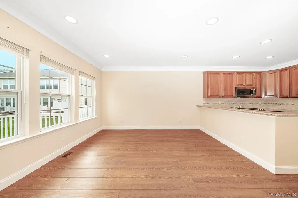 21 Virginia Pine Lane Bay Shore NY 11706