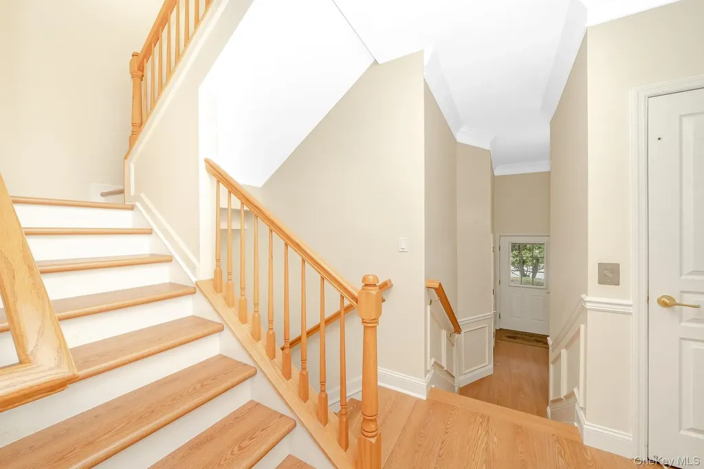 21 Virginia Pine Lane Bay Shore NY 11706