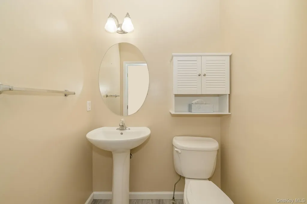 21 Virginia Pine Lane Bay Shore NY 11706