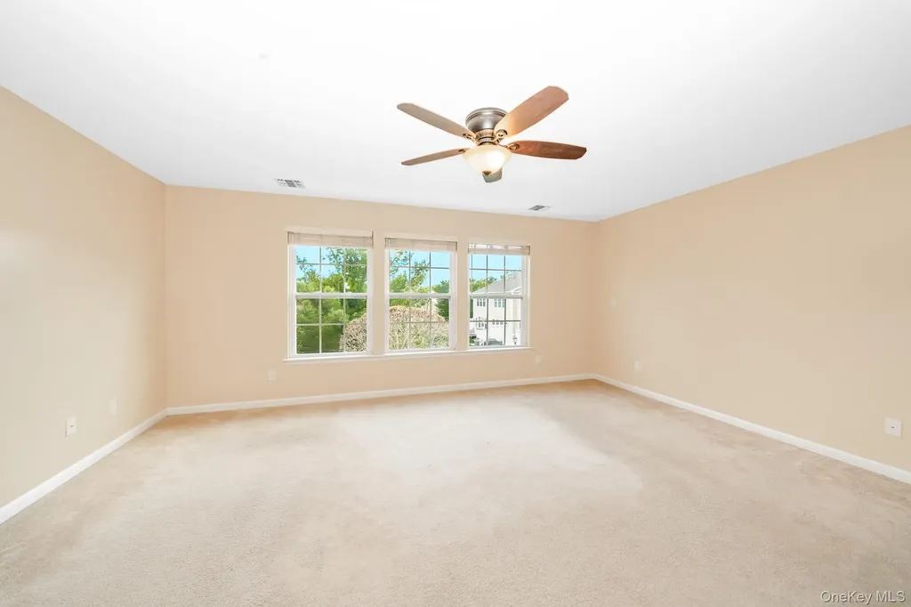 21 Virginia Pine Lane Bay Shore NY 11706