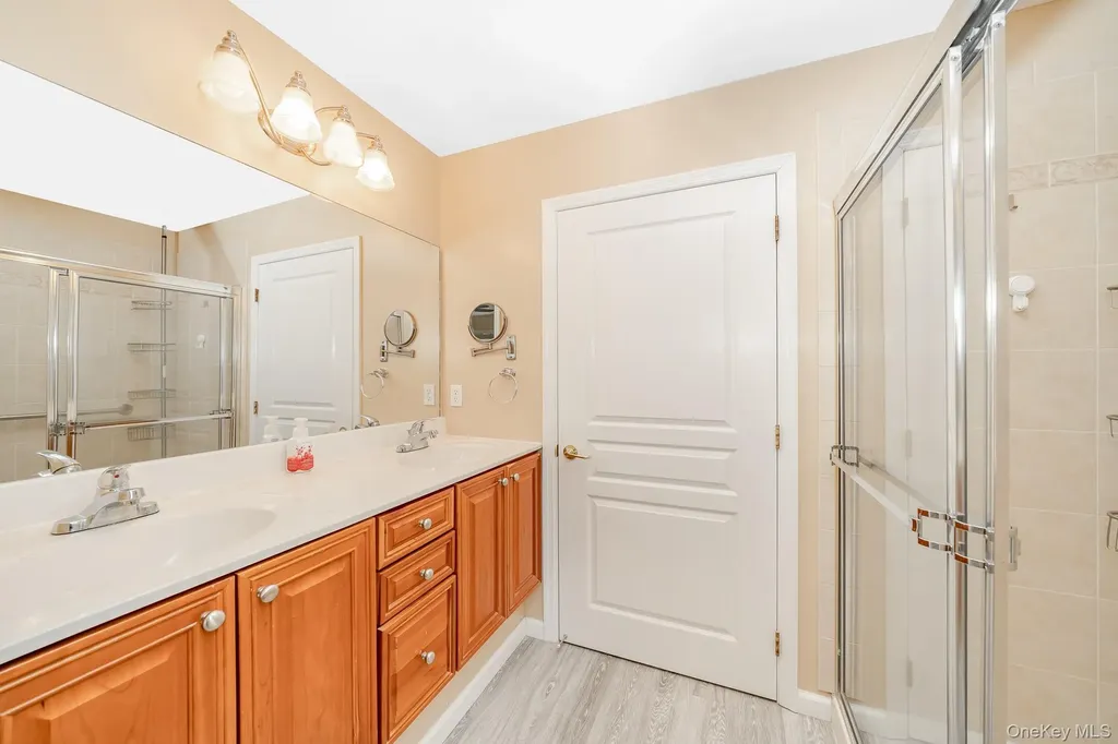 21 Virginia Pine Lane Bay Shore NY 11706