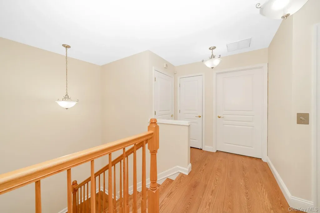 21 Virginia Pine Lane Bay Shore NY 11706