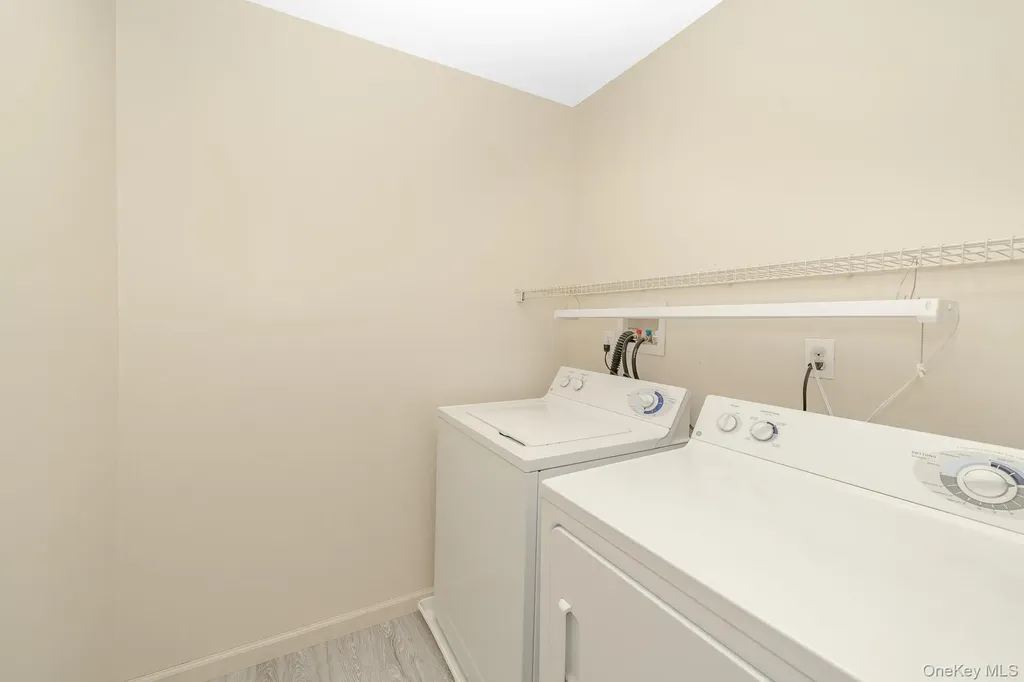 21 Virginia Pine Lane Bay Shore NY 11706