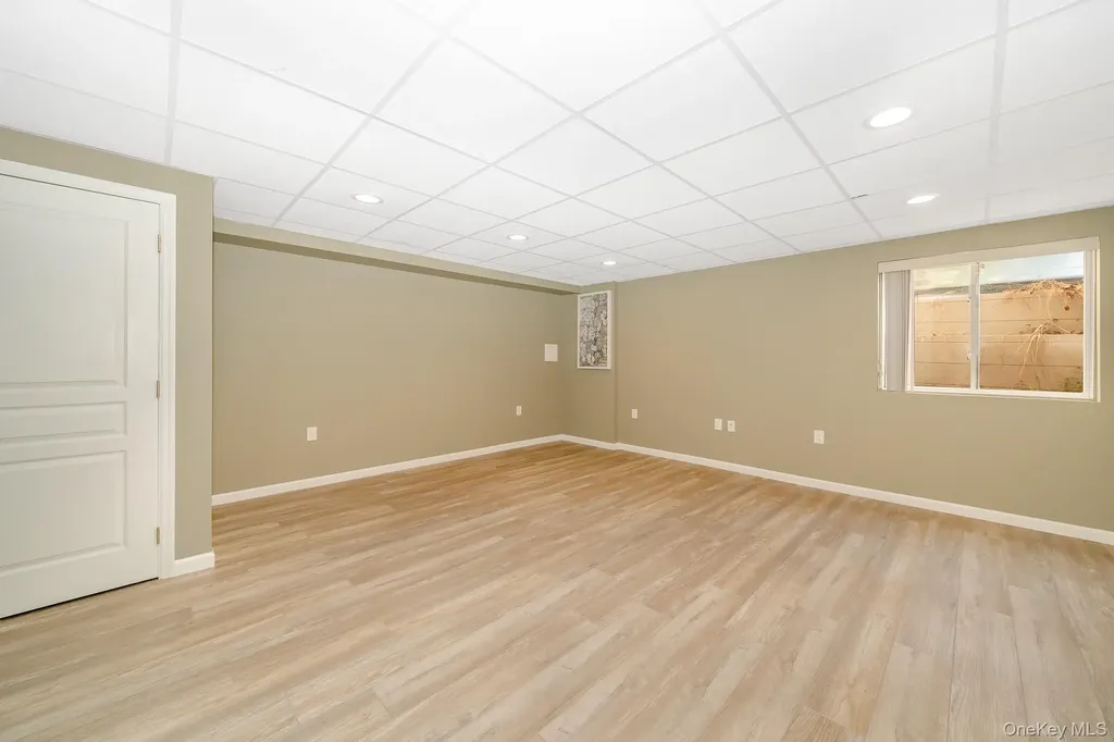 21 Virginia Pine Lane Bay Shore NY 11706