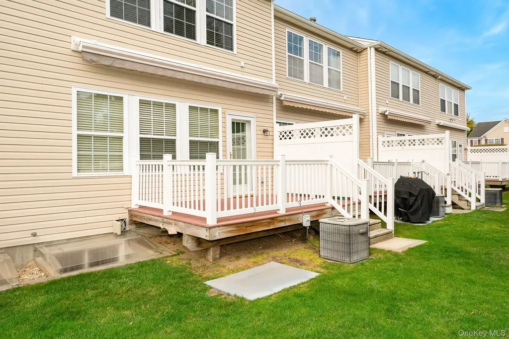 21 Virginia Pine Lane Bay Shore NY 11706