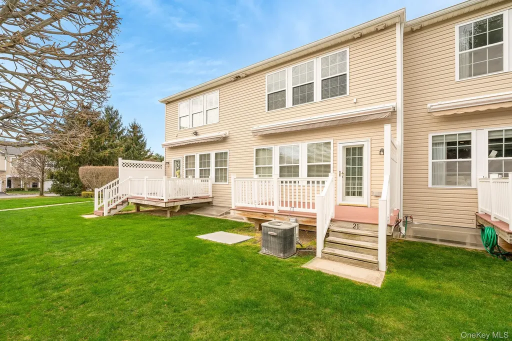 21 Virginia Pine Lane Bay Shore NY 11706