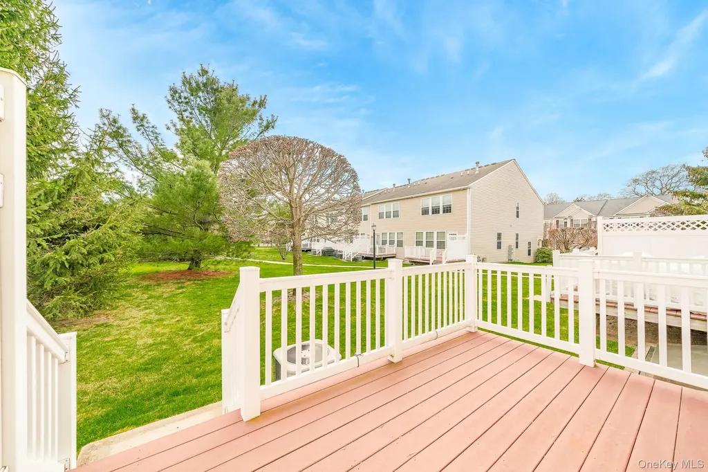 21 Virginia Pine Lane Bay Shore NY 11706