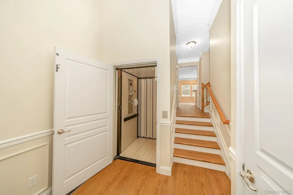 21 Virginia Pine Lane Bay Shore NY 11706
