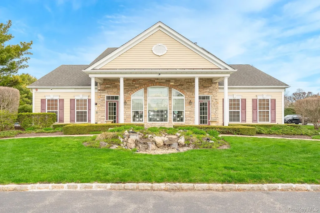 21 Virginia Pine Lane Bay Shore NY 11706