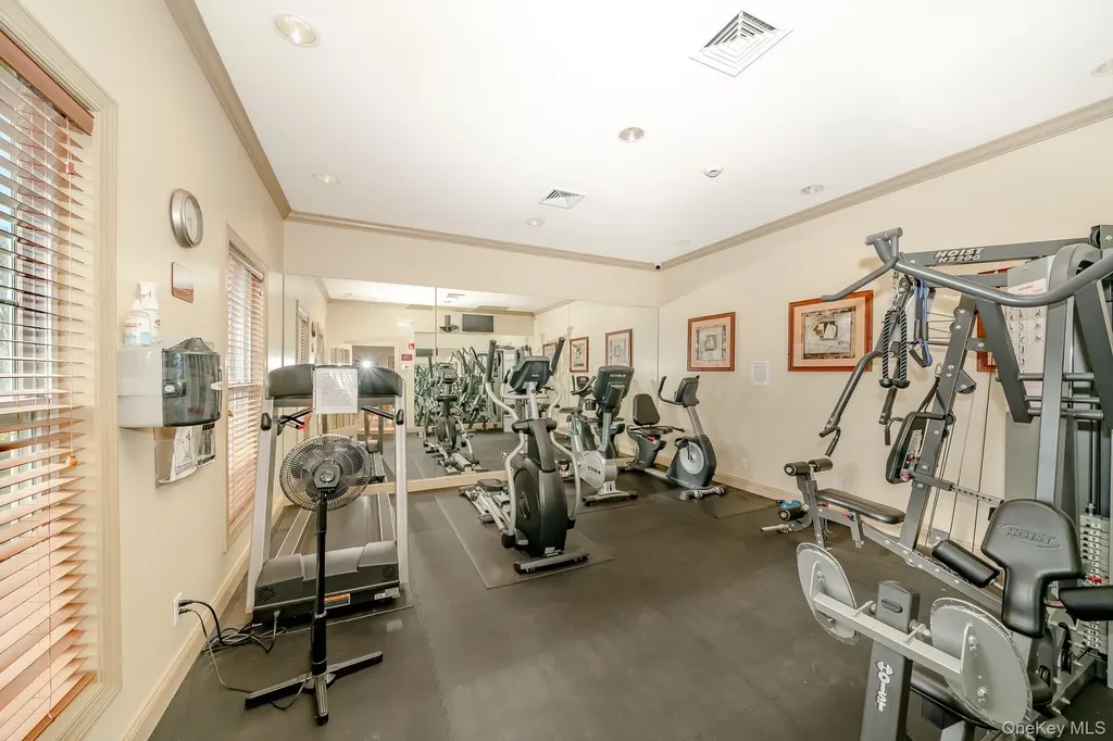 21 Virginia Pine Lane Bay Shore NY 11706
