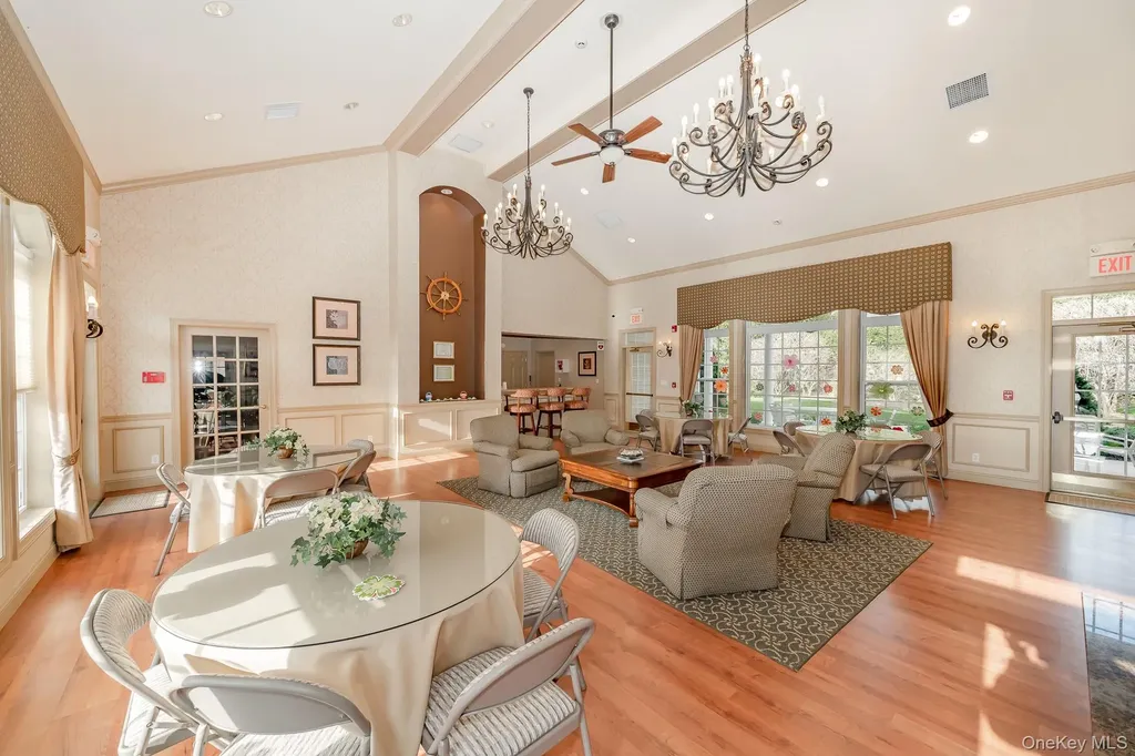 21 Virginia Pine Lane Bay Shore NY 11706