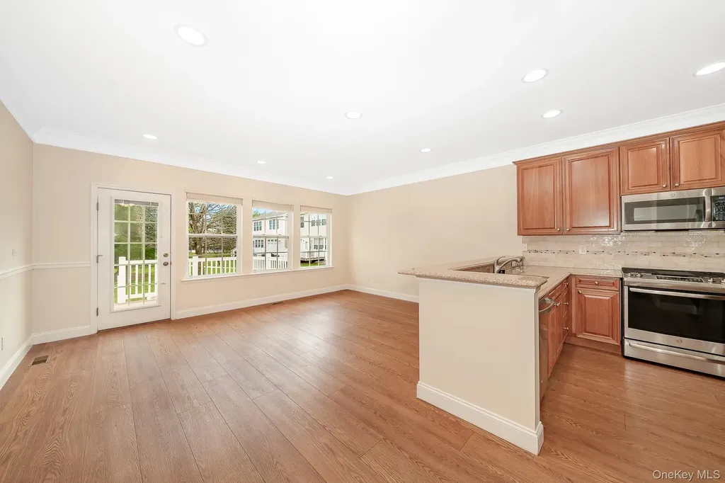 21 Virginia Pine Lane Bay Shore NY 11706