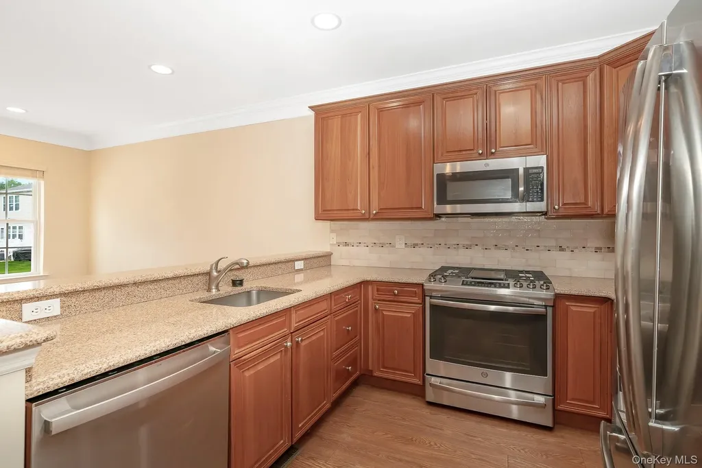 21 Virginia Pine Lane Bay Shore NY 11706
