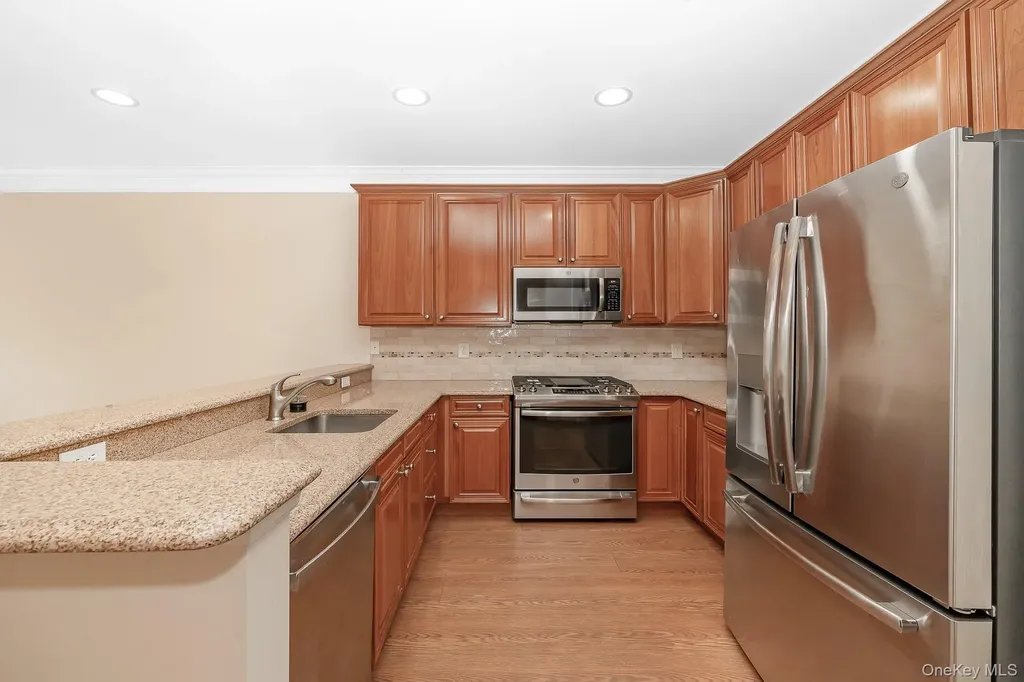 21 Virginia Pine Lane Bay Shore NY 11706