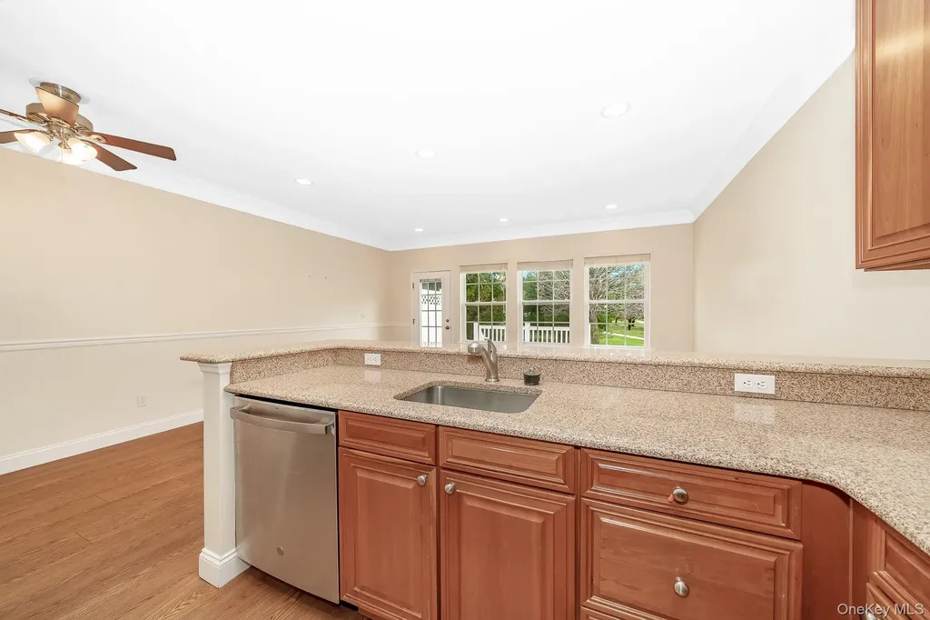 21 Virginia Pine Lane Bay Shore NY 11706