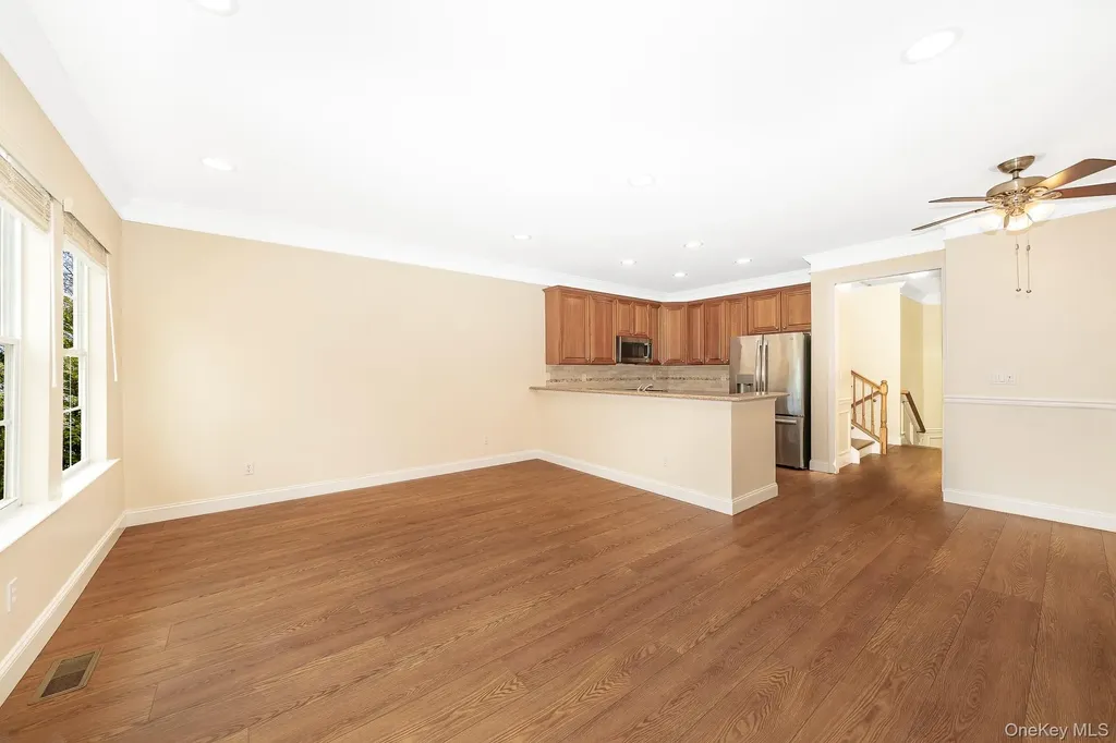 21 Virginia Pine Lane Bay Shore NY 11706