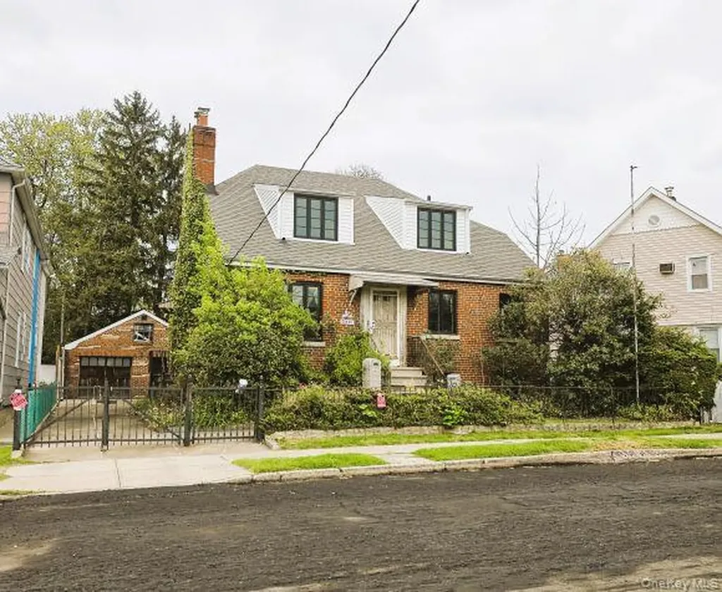 3231 Waterbury Avenue Bronx NY 10465