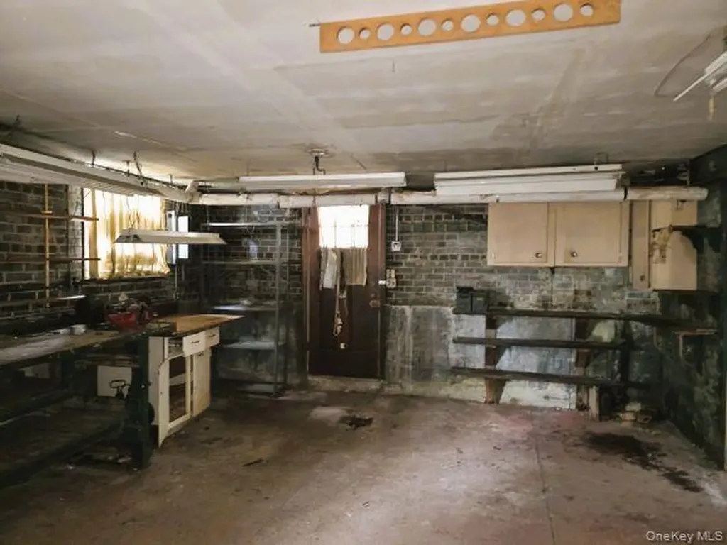 3231 Waterbury Avenue Bronx NY 10465