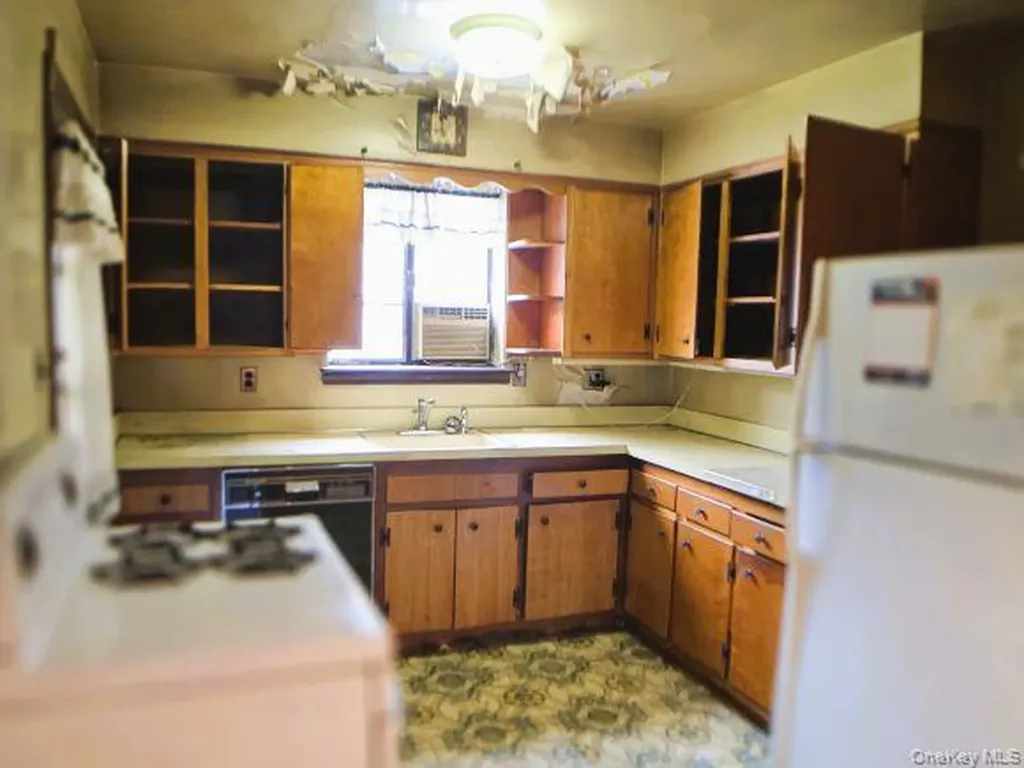 3231 Waterbury Avenue Bronx NY 10465
