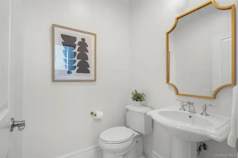 22 Hidden Ridge Court Scarsdale NY 10583