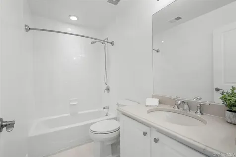 22 Hidden Ridge Court Scarsdale NY 10583