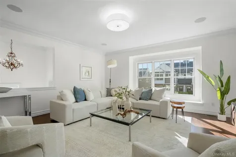 22 Hidden Ridge Court Scarsdale NY 10583