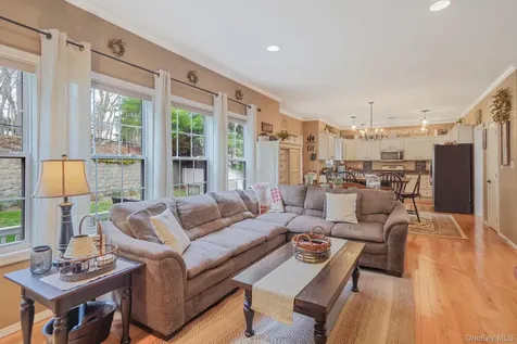 52 Shady View Crossing Manorville NY 11949